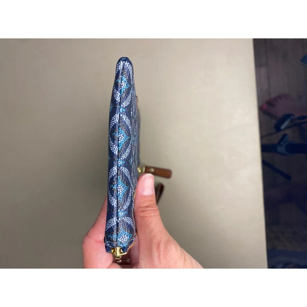 Fossil Sydney Signature Zip Around Clutch Wallet Blue Geometric Wristlet Strap